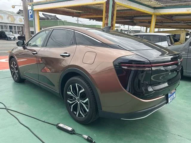 Toyota CROWN CROSSOVER G　アドバンスト　E−Four photo 4