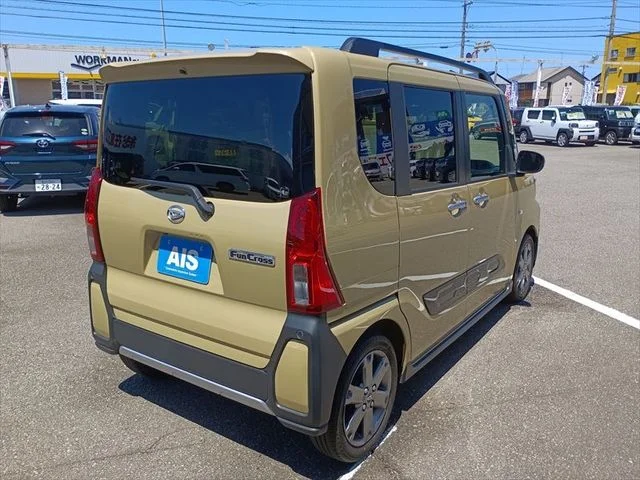 Daihatsu TANTO FAN CROSS ターボ photo 3