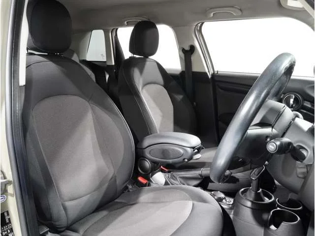 Bmw MINI COOPER 5DOOR ベースグレード photo 4