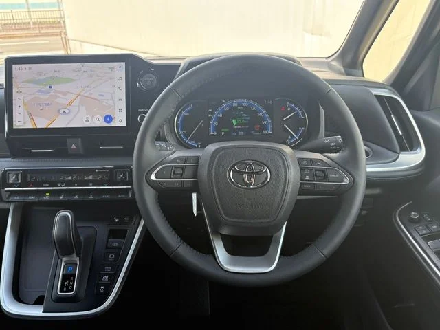 Toyota VOXY HYBRID S−Z photo 2