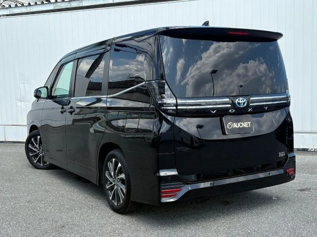 Toyota VOXY HYBRID S−Z photo 3