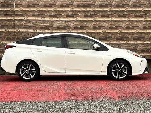 Toyota PRIUS S　“ツーリングセレクション” photo 4