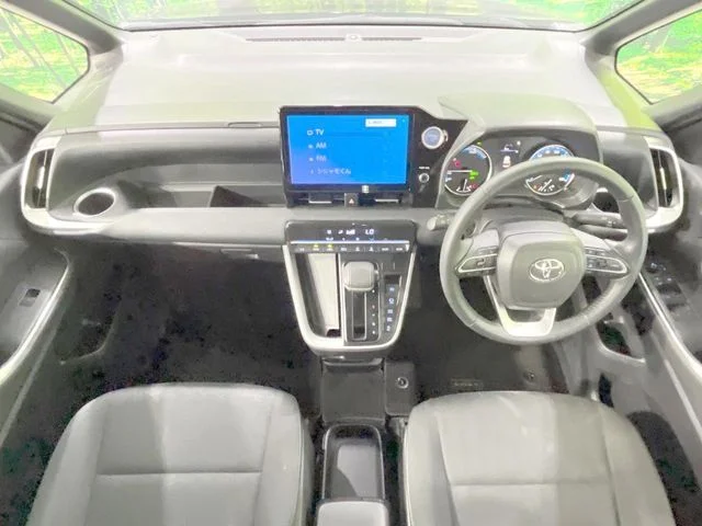 Toyota VOXY HYBRID S−G photo 2