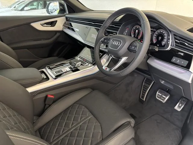 Audi AUDI Q8 50　TDI　クワトロ　Sライン photo 2
