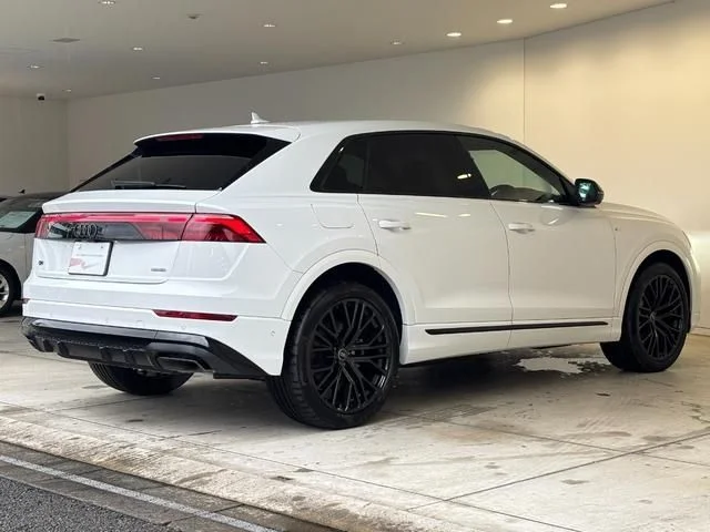 Audi AUDI Q8 50　TDI　クワトロ　Sライン photo 3