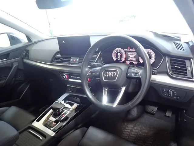 Audi AUDI Q5 SPORTBACK 40TDIクワトロアドバンスド　エアサス photo 2