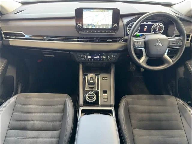 Mitsubishi OUTLANDER PHEV G photo 2