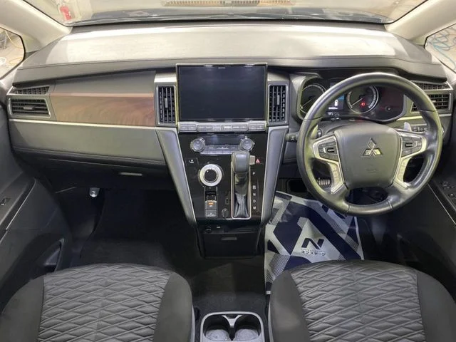 Mitsubishi DELICA D:5 4WD P photo 2