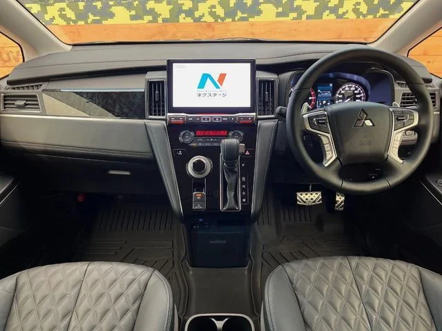 Mitsubishi DELICA D:5 4WD ブラックエディション photo 2