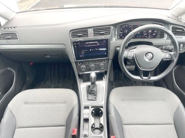 Volkswagen VOLKSWAGEN GOLF VARIANT TSI　コンフォートライン　マイスター photo 2