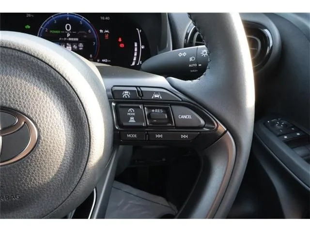 Toyota YARIS CROSS HYBRID Z photo 4