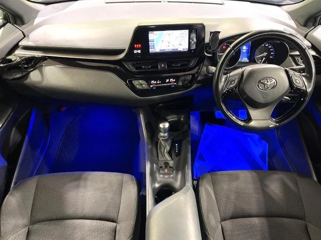 Toyota C-HR S　ハイブリッド　LEDパッケージ photo 2