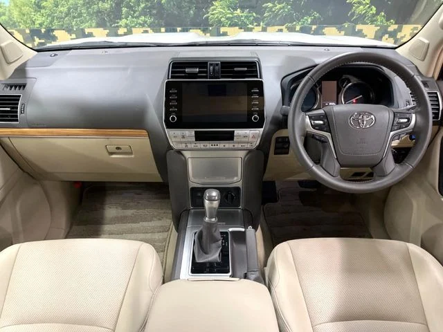 Toyota LANDCRUISER PRADO TX　Lパッケ　マットブラックEd photo 2