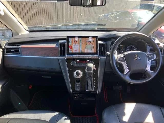 Mitsubishi DELICA D:5 4WD P photo 2