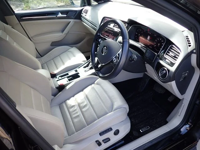 Volkswagen VOLKSWAGEN GOLF TDI　ハイライン　マイスター photo 2