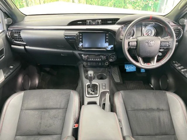 Toyota HILUX 4WD Z　GR　スポーツ photo 2