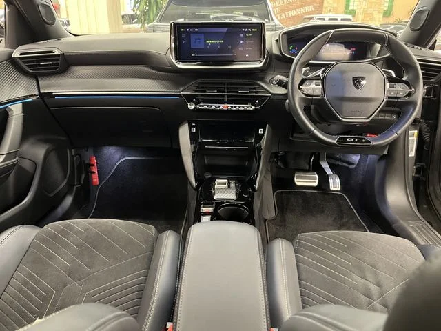Peugeot PEUGEOT 2008 GT　ブルーHDi photo 2