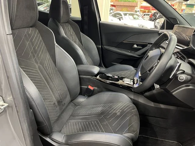 Peugeot PEUGEOT 2008 GT　ブルーHDi photo 4