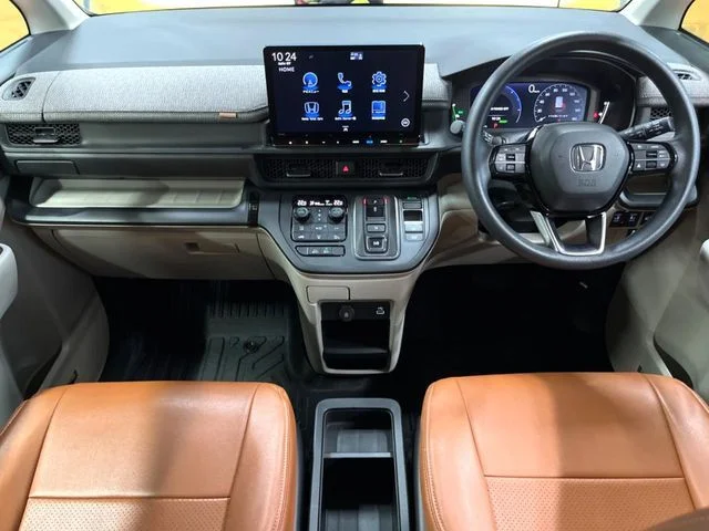 Honda STEPWAGON e:HEV エアー photo 2