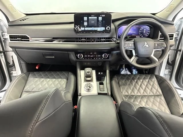 Mitsubishi OUTLANDER PHEV P photo 2