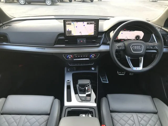 Audi AUDI Q5 SPORTBACK ハイスタイル photo 2