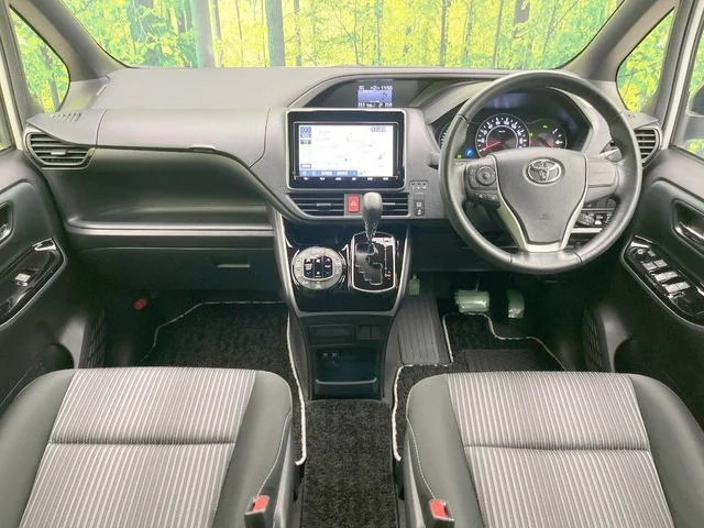 Toyota VOXY ZS　煌2 photo 2