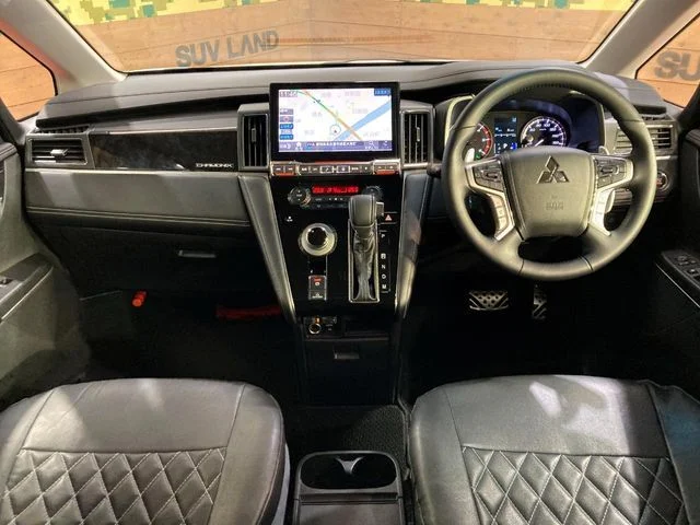 Mitsubishi DELICA D:5 4WD シャモニー photo 2