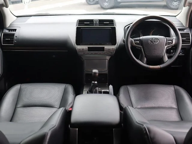 Toyota LANDCRUISER PRADO TX　Lパッケ　マットブラックEd photo 2