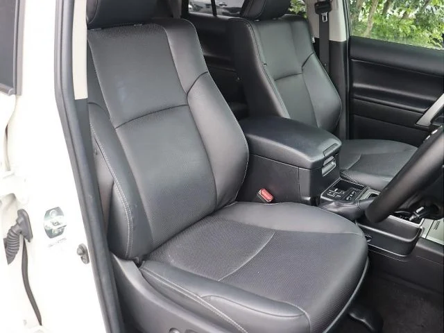Toyota LANDCRUISER PRADO TX　Lパッケ　マットブラックEd photo 3