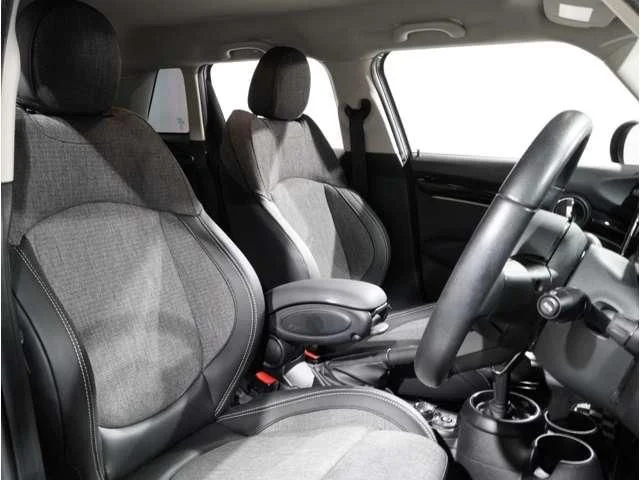 Bmw MINI COOPER D 5DOOR ベースグレード photo 4