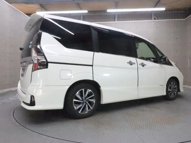 Nissan SERENA S-HYBRID ハイウェイスター　V photo 2