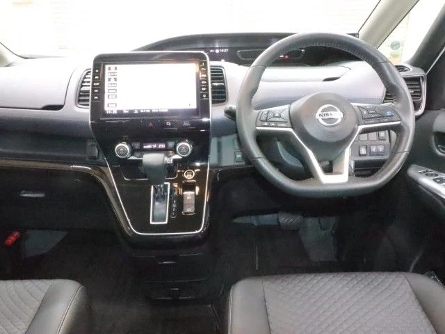 Nissan SERENA S-HYBRID ハイウェイスター　V photo 3