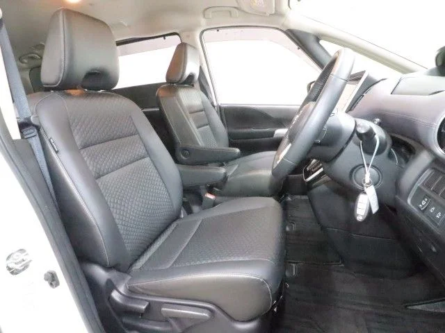 Nissan SERENA S-HYBRID ハイウェイスター　V photo 4