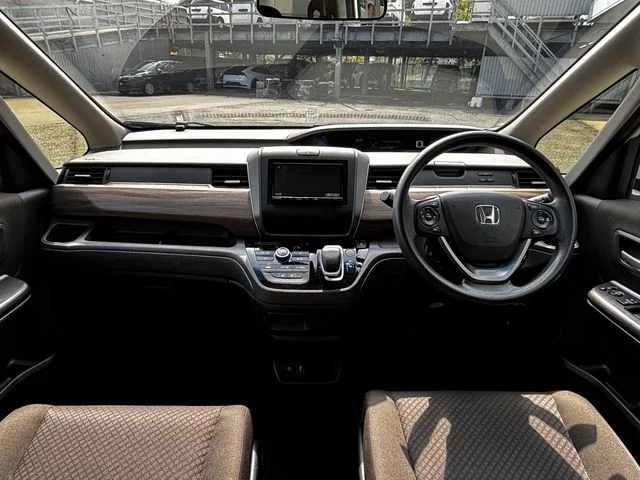 Honda FREED HYBRID G photo 2
