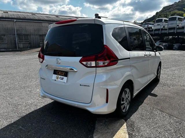 Honda FREED HYBRID G photo 3
