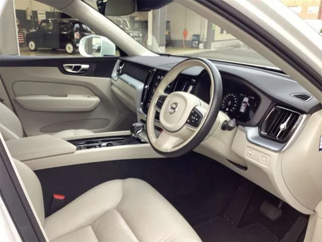 Volvo VOLVO XC60 D4　AWD　モメンタム photo 4