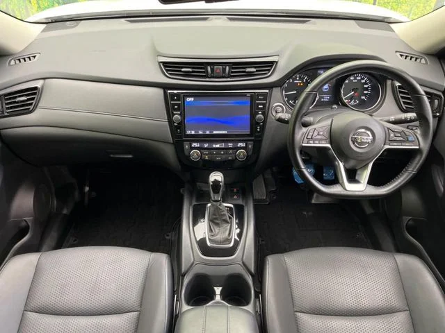 Nissan X-TRAIL 2WD 20Xi photo 2