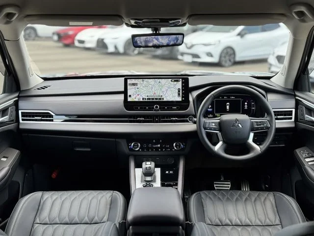Mitsubishi OUTLANDER PHEV P photo 2