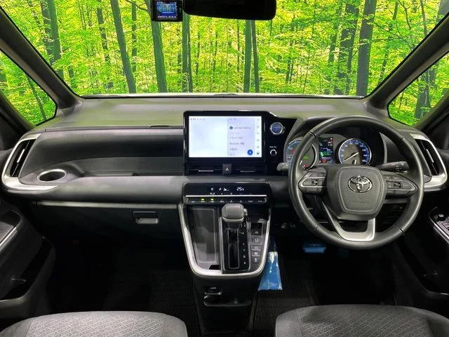 Toyota VOXY HYBRID S−G photo 2