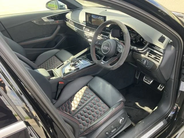 Audi AUDI RS4 AVANT ベースグレード photo 2