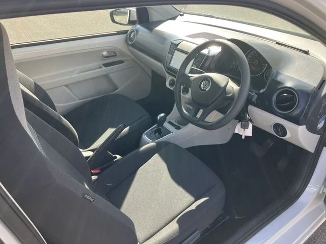 Volkswagen VOLKSWAGEN up! ムーブ　アップ！ photo 2