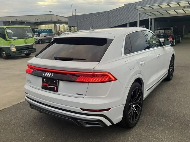 Audi AUDI Q8 55　TFSI　クワトロ　Sライン photo 3