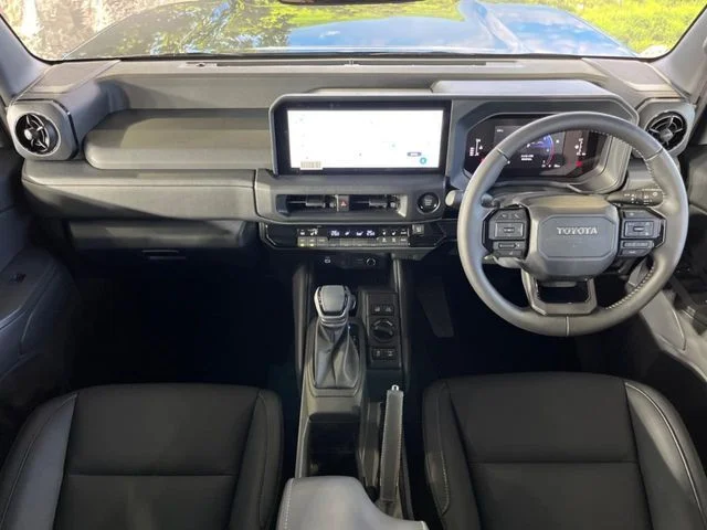 Toyota LANDCRUISER FJ VX photo 3