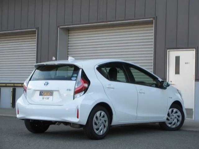 Toyota AQUA L photo 3