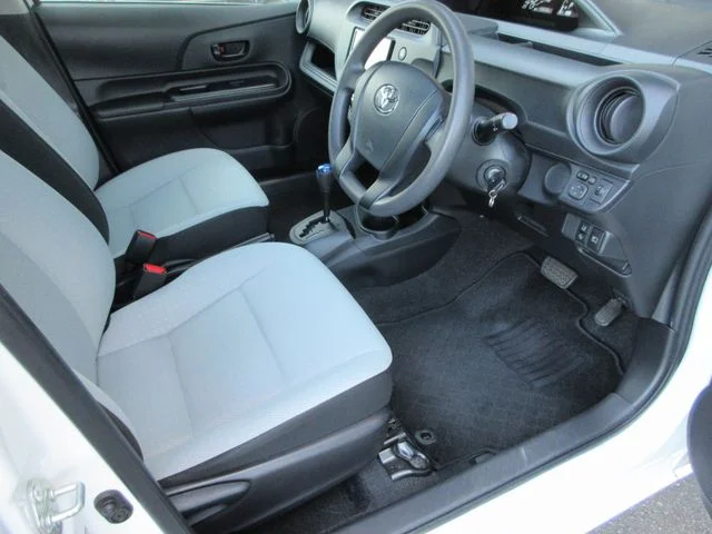 Toyota AQUA L photo 4