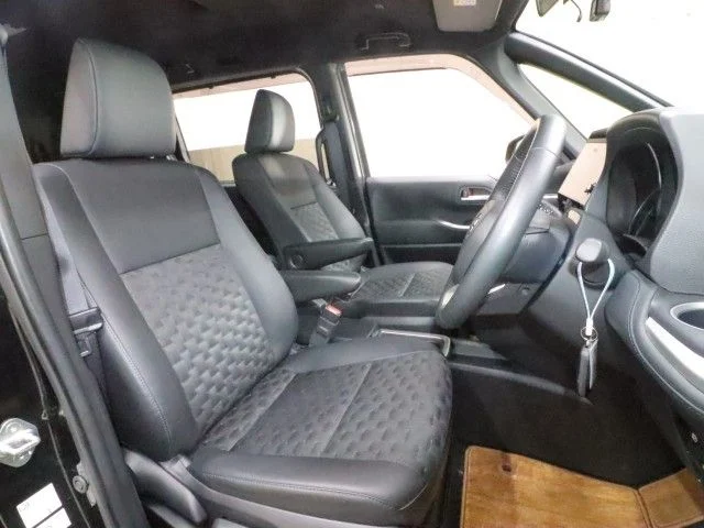 Toyota VOXY HYBRID S−Z photo 4