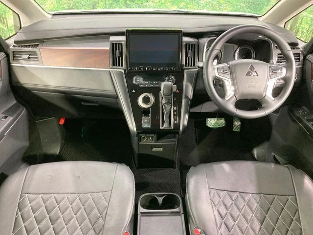 Mitsubishi DELICA D:5 4WD P photo 2