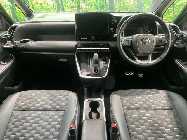 Toyota VOXY HYBRID S−Z photo 2