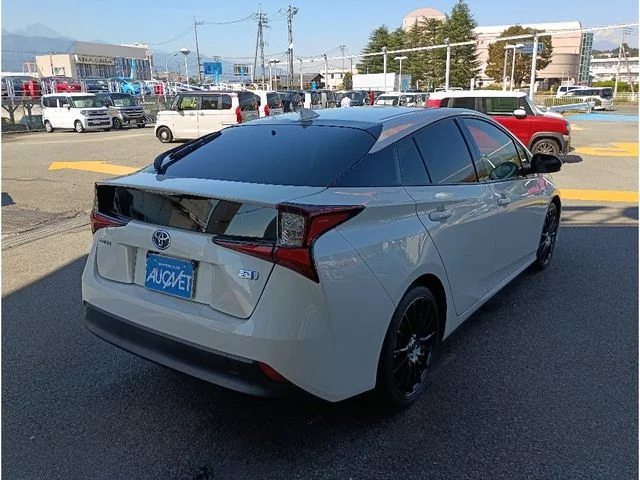 Toyota PRIUS S photo 2