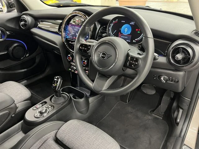 Bmw MINI COOPER SD 5DOOR ベースグレード photo 2